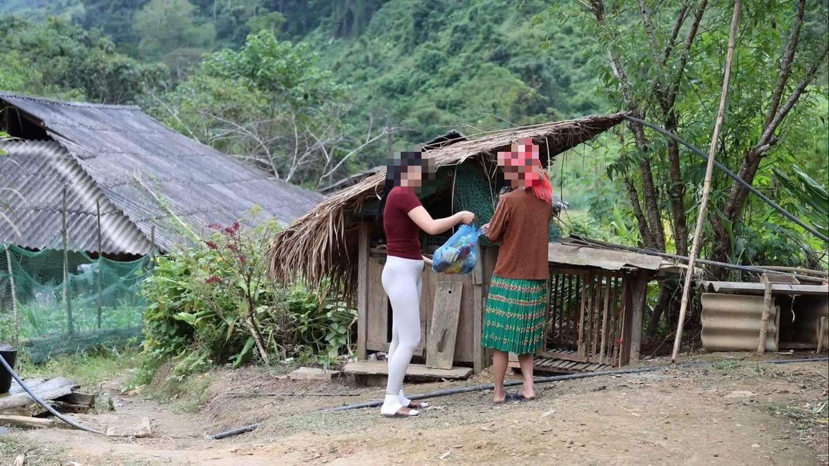 Không rõ cô gái này có mục đích gì hay chỉ đơn giản là thói quen hoặc "tiện thì mặc", song nhiều cư dân mạng vẫn cho rằng cô nên tinh tế hơn trong việc lựa chọn trang phục, không nên diện khoe hình thể như thế khi đi từ thiện.