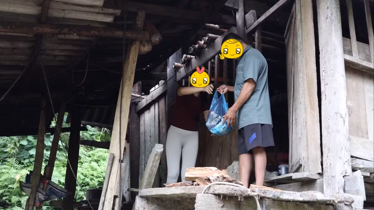 Chính sự chênh lệch giữa hành động đẹp và lựa chọn trang phục “kém phù hợp” đã khiến câu chuyện trở nên gây tranh cãi, tạo ra nhiều phản ứng trái chiều trên mạng xã hội.