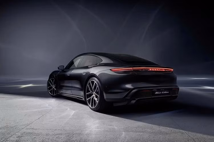 Taycan Black Edition 2026 là sự kết hợp giữa hiệu năng vận hành mạnh mẽ, thiết kế đậm chất thể thao và danh sách trang bị vượt trội trong tầm giá. Đây sẽ là lựa chọn hấp dẫn dành cho những khách hàng yêu xe điện nhưng vẫn đề cao cảm giác lái, cá tính thiết kế và tiện nghi sang trọng.