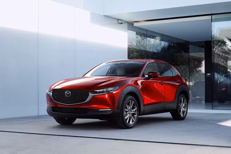 Mazda: 2.882 xe ﻿Kết thúc tháng 6 vừa qua, Mazda bàn giao được 2.882 xe đến tay khách hàng. Lũy kế 6 tháng đầu năm, hãng xe Nhật Bàn này ghi nhận doanh số cộng dồn đạt 14.685 xe. Trong đó, CX-5 vẫn là “con gà đẻ trứng vàng” của Mazda khi có doanh số đạt 1.500 xe và cộng dồn nửa đầu năm đạt 7.384 xe.