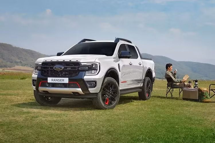Phân khúc bán tải và thương mại ﻿Ổn định nhờ thế mạnh truyền thống Ford Ranger tiếp tục là lựa chọn hàng đầu ở phân khúc bán tải, gần như không có đối thủ xứng tầm. Trong khi đó, các thương hiệu chuyên xe thương mại như Thaco Truck, Isuzu và Hino giữ doanh số ổn định, đóng vai trò quan trọng trong hệ sinh thái vận tải - hậu cần.