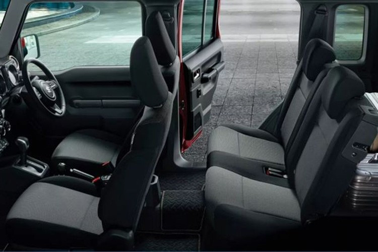 Lý do bắt nguồn từ thực tế khi hãng vẫn đang vật lộn xử lý lượng đơn hàng tồn đọng rất lớn, đặc biệt là với Jimny Sierra dành cho thị trường quốc tế và Jimny Nomade 5 cửa. Trước đó, Suzuki đã nhận được 50.000 đơn đặt hàng dành cho Jimny Nomade chỉ trong 4 ngày mở bán, tương đương với sản lượng trong khoảng 3,5 năm. Nhu cầu của khách hàng cao đến mức Suzuki đã phải tạm ngừng nhận đơn đặt hàng cho Jimny 5 cửa ở thị trường Nhật Bản.