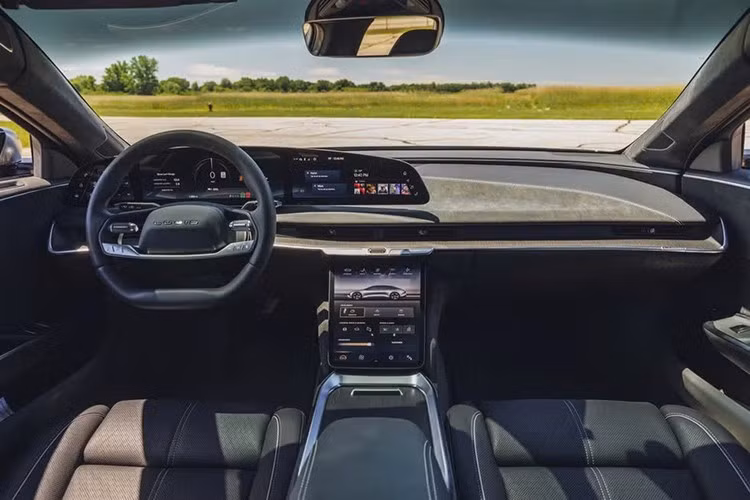 Trong phát biểu sau khi xác lập kỷ lục, kỹ sư trưởng của Lucid gọi đây là “một cột mốc quan trọng” và là “bằng chứng sống động cho công nghệ đột phá” mà hãng đang phát triển.