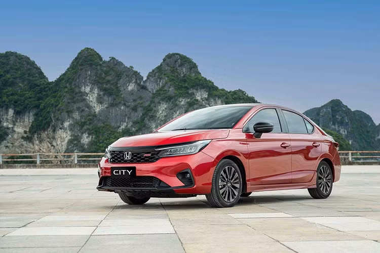 Honda: 1.523 xe ﻿Bàn giao 1.523 xe trong tháng 6, Honda đứng vị trí thứ 6 trong top hãng xe bán chạy, cộng dồn 6 tháng đầu năm đạt 11.233 xe. Trong đó, HR-V là mẫu bán chạy nhất tháng (392 xe), trong khi City vẫn là mẫu chủ lực của hãng với doanh số cộng dồn 3.585 xe trong 6 tháng.