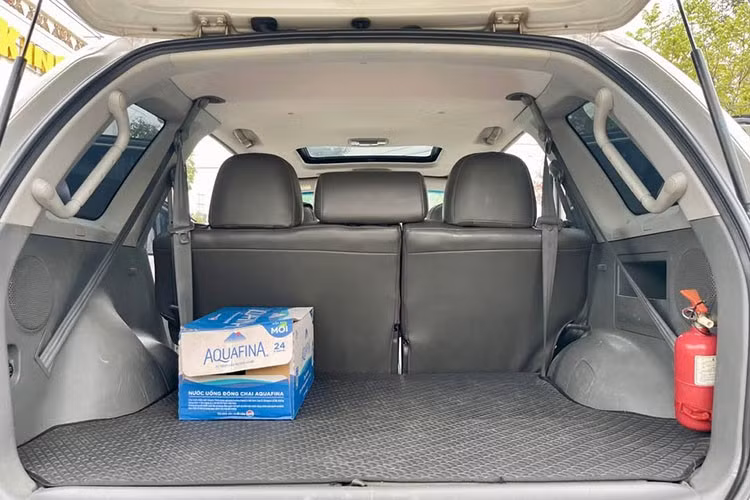 Trong bối cảnh giá xăng dầu biến động, một chiếc máy dầu tiết kiệm như thế này tiếp tục là giải pháp hợp lý cho nhiều hộ gia đình Việt. Tuy nhiên, khi "xuống tiền" quyết định mua xe quá cũ như Hyundai SantaFe Gold 2004, người mua cần cân nhắc kỹ một số yếu tố quan trọng.