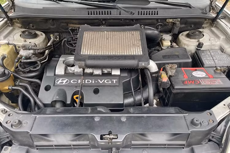 Trước tiên là kiểm tra kỹ tình trạng khung gầm, hệ thống treo và động cơ máy dầu để phát hiện dấu hiệu hư hỏng tiềm ẩn. Tiếp theo, kiểm tra lịch sử bảo dưỡng, giấy tờ pháp lý đầy đủ và kiểm định xem xe có từng bị ngập nước hay đâm đụng nặng không.