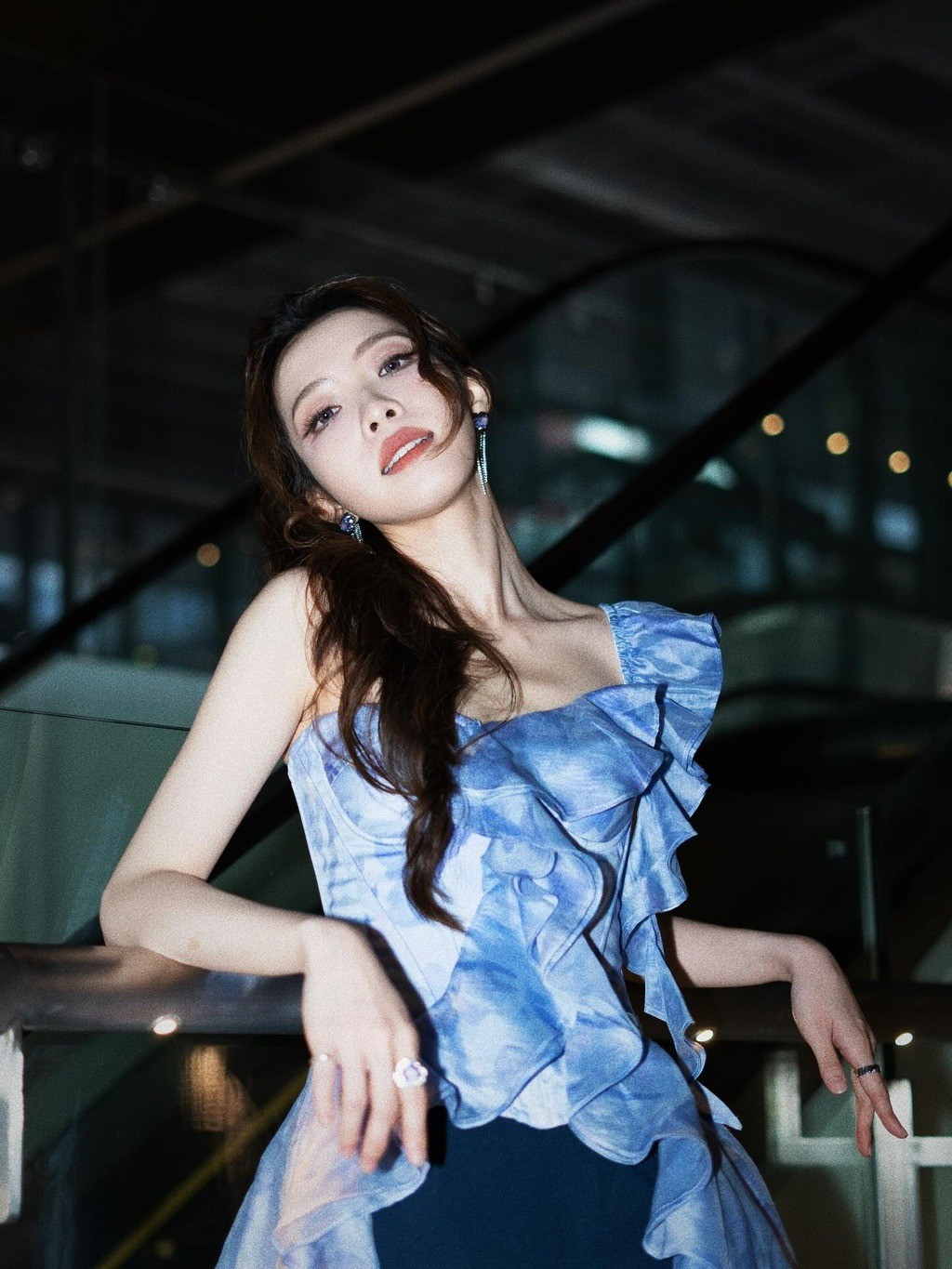 Trên trang Instagram cá nhân, cô chia sẻ những hình ảnh ấn tượng khi giao lưu cùng các tuyển thủ qua từng vòng đấu.