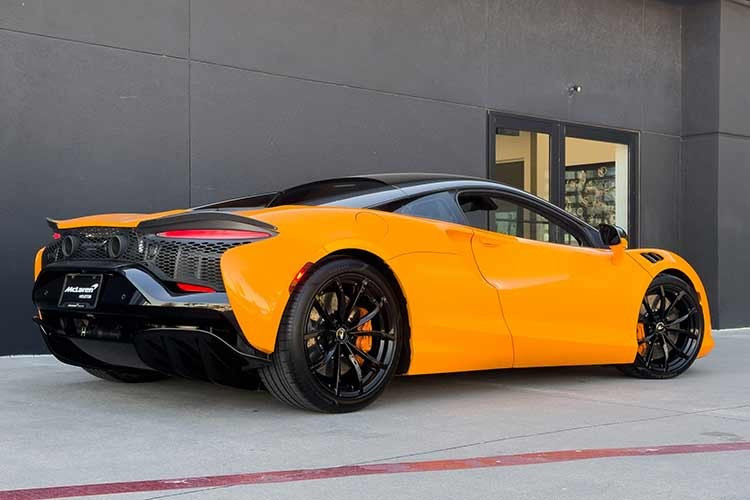 Sở dĩ siêu xe McLaren Artura tại Việt Nam được giảm giá là nhờ ưu đãi thuế tiêu thụ đặc biệt dành cho xe hybrid có hiệu lực từ ngày 1/1/2026. Đây là quy định nằm trong Luật Thuế Tiêu thụ đặc biệt (sửa đổi) được Quốc hội thông qua ngày 14/6/2025.