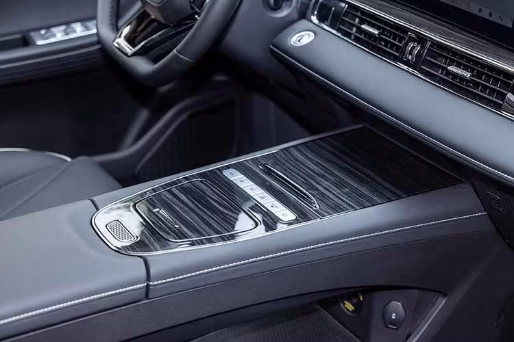 Theo thương hiệu con của hãng xe Chery, mẫu SUV cỡ B này chỉ tiêu thụ lượng nhiên liệu trung bình 5,3 lít/100km và có thể chạy 930 km chỉ với 1 bình xăng đầy.