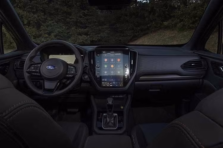 Đáng chú ý, Subaru Forester Hybrid 2026 được định hướng là mẫu xe chiến lược trong giai đoạn Subaru chuẩn bị đón đầu các ưu đãi từ đạo luật “One Big Beautiful Bill” được thông qua tại Mỹ vào tháng 7/2025.