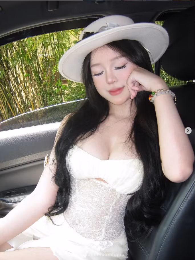 Video của Đon Chan khéo léo đánh trúng “kỷ niệm”, mang nhiều bản nhạc đình đám trở lại khiến ai cũng phải gật gù thích thú.