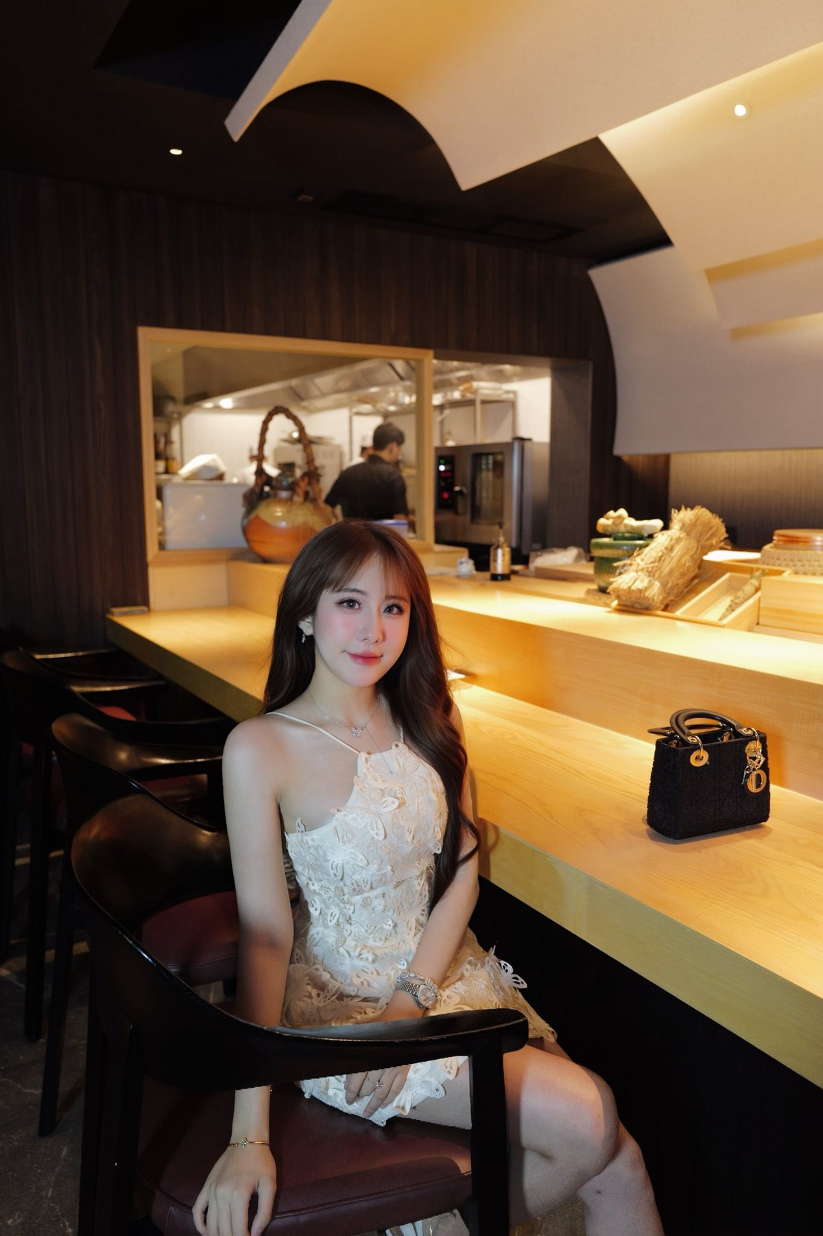 Điều khiến nhiều người bất ngờ là sự “lột xác” hình ảnh đầy thuyết phục của hot girl bi-a.