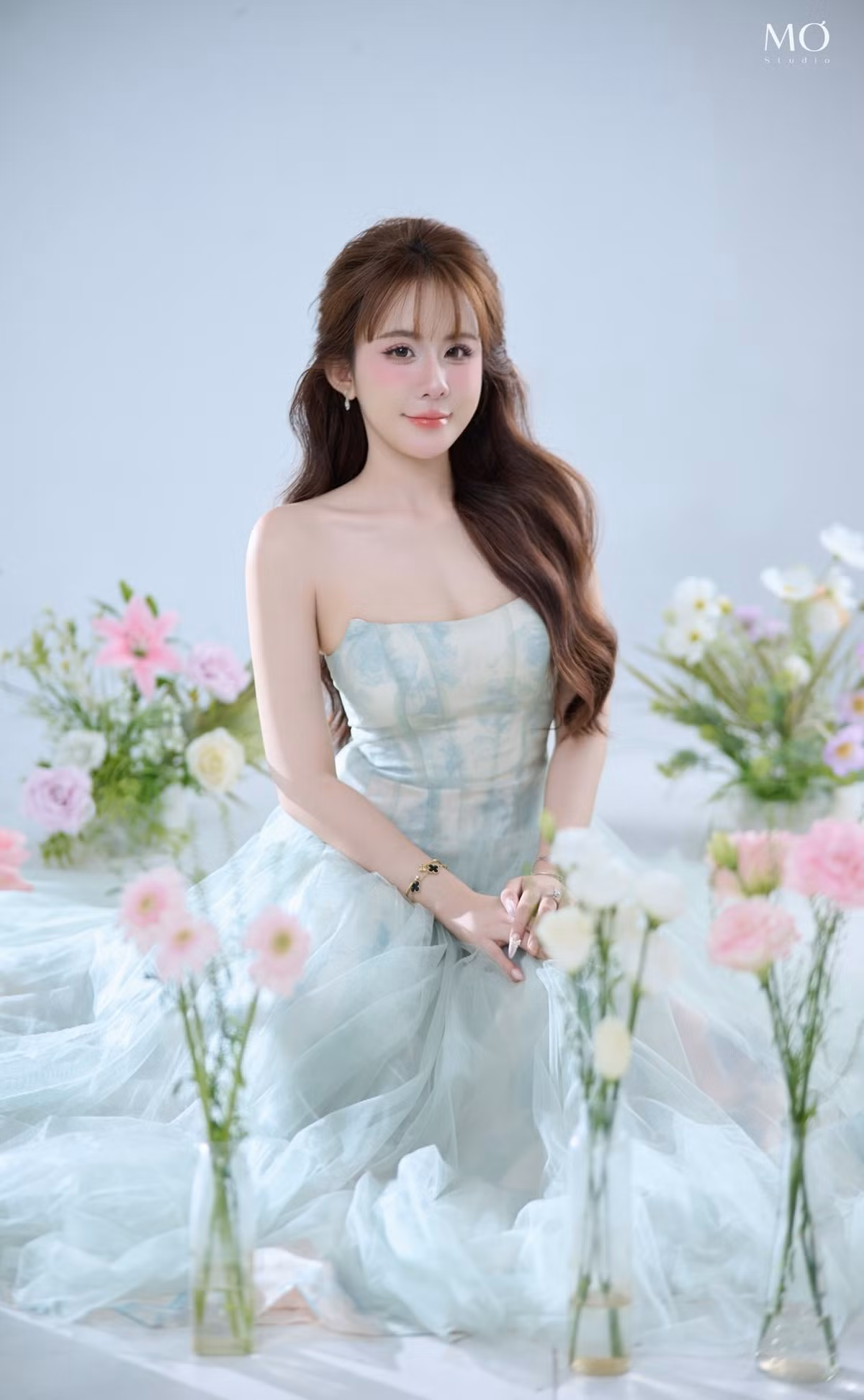 Trước đây, Lê Tuyết Anh gắn liền với phong cách trẻ trung, năng động và có phần cá tính khi thường xuyên xuất hiện trong các clip chơi bi-a trên mạng xã hội.