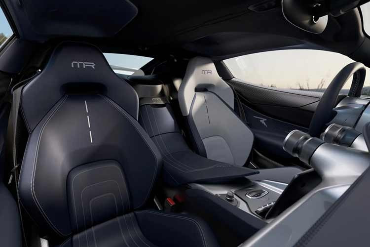 Tapi cửa có dấu mốc thời gian quan trọng của thương hiệu, gồm: năm 2021 ra mắt chiếc Nevera, năm 2024 ra mắt chiếc Nevera R và năm 2025 lập hàng loạt kỷ lục thế giới về tốc độ.