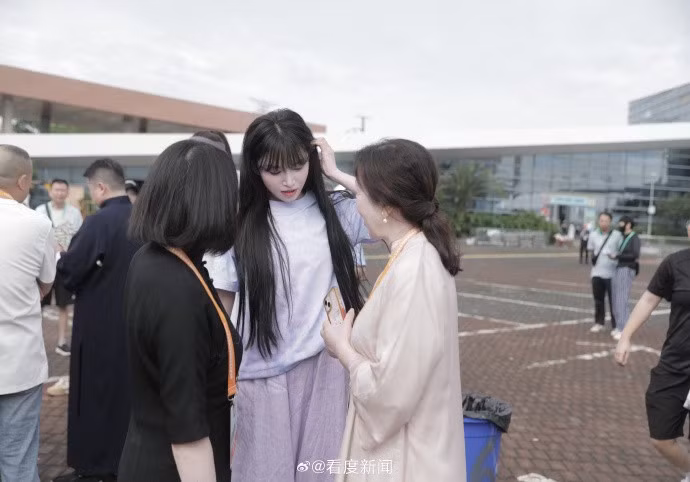 Còn theo Sohu, Lý Tử Thất bận rộn với việc học và luyện tập các ngành nghề thủ công.