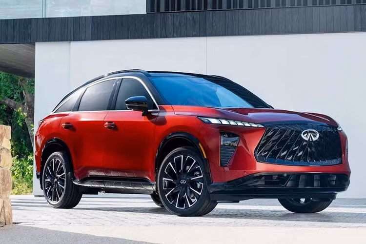 Infiniti FX hạng sang được coi là một biểu tượng khi ra mắt cách đây gần 25 năm, rất lâu trước khi khái niệm SUV Coupe trở nên phổ biến. Nó đã gặt hái thành công và tạo ra hai thế hệ được đón nhận nồng nhiệt. Tuy nhiên, Infiniti đã mắc sai lầm khi đã "khai tử" dòng xe crossover này vào năm 2019.