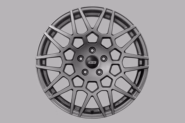 Sự xuất hiện của phiên bản ZR-V Cross Touring 2026 tại Nhật Bản đã thay đổi điều này. Biến thể mới có thiết kế gần tương đồng với HR-V tại Mỹ, tạo điều kiện để Mugen tinh chỉnh lại các chi tiết khí động học, giúp chúng có thể lắp trực tiếp lên mẫu xe này.