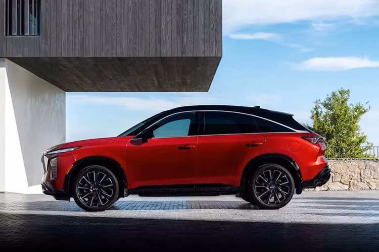 Kể từ khi bị "khai tử" đến nay, thương hiệu xe sang nhà Nissan đã cố gắng tái tạo lại sự thành công của dòng FX. Chiếc QX55 không mấy ấn tượng là nỗ lực đầu tiên của họ, nhưng sau thất bại này, Infiniti đang hướng đến một hướng đi mới với mẫu QX65 lớn hơn.