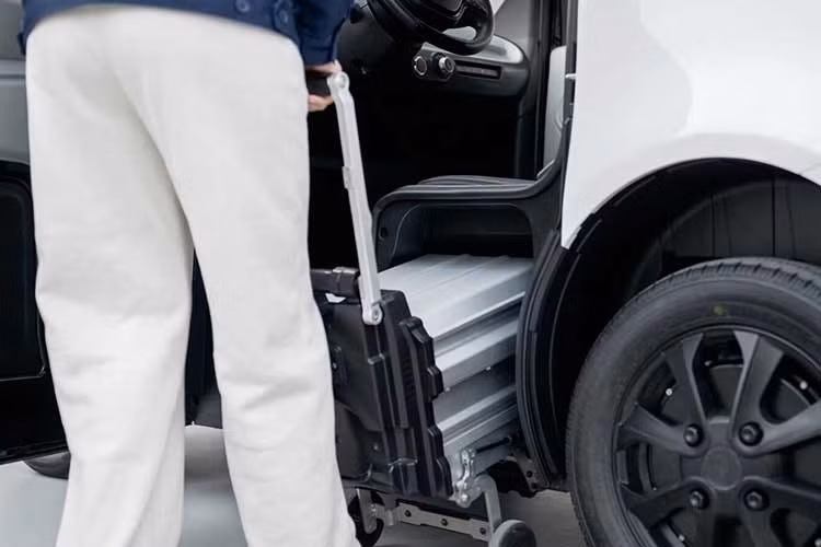 Bản L6e một pin dùng mô-tơ điện mạnh 8 mã lực, tốc độ tối đa 45 km/h và phạm vi di chuyển 75 km. Trong khi đó, với bản L6e hai pin, phạm vi di chuyển tăng lên 175 km. Riêng bản L7e hai pin sở hữu mô-tơ điện mạnh 18,7 mã lực, tốc độ tối đa 85 km/h và phạm vi hoạt động hoạt động 149 km.