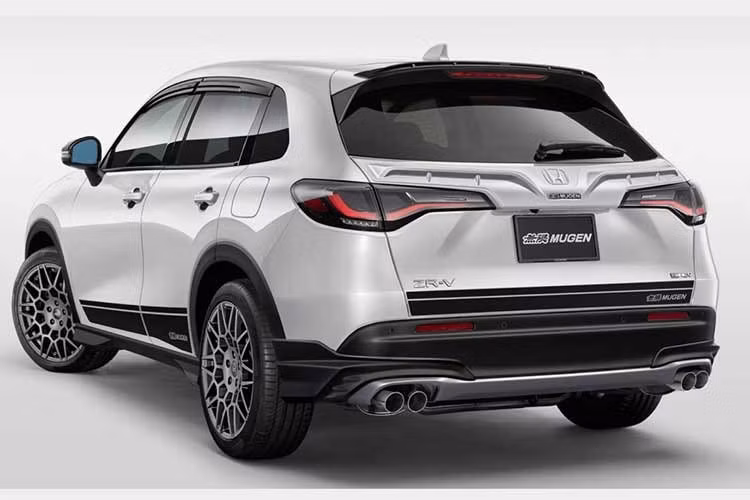 Với bản nâng cấp nhẹ của Honda ZR-V 2026 tại Nhật, hãng độ Mugen đã cập nhật danh mục phụ kiện dành cho mẫu SUV này, tập trung vào các nâng cấp ngoại thất và khung gầm. Đáng chú ý, những thay đổi lần này giúp các chi tiết có thể tương thích với HR-V tại thị trường Bắc Mỹ mà không cần chỉnh sửa.