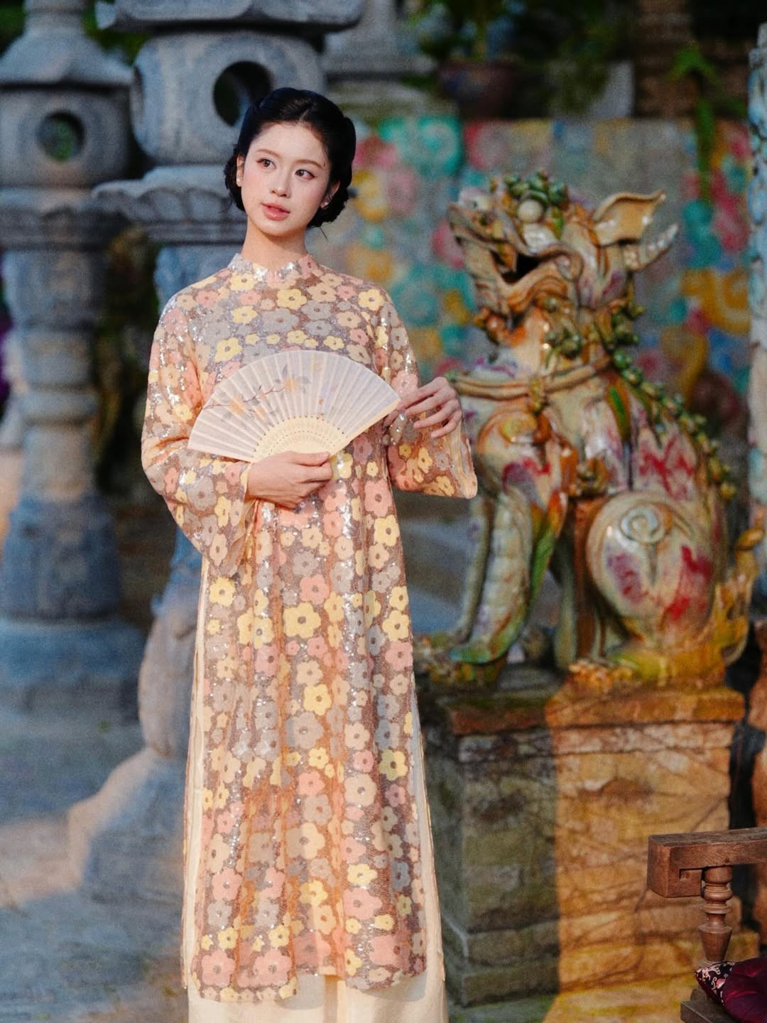 View - ‘Hot girl tạp hóa’ Hàn Hằng dịu dàng với tà áo dài, nhan sắc mặn mà sau sinh | Báo Tri thức và Cuộc sống - TIN TỨC PHỔ BIẾN KIẾN THỨC 24H