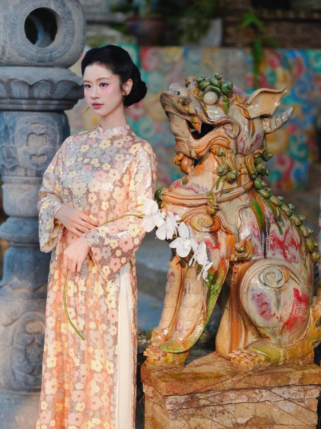 View - ‘Hot girl tạp hóa’ Hàn Hằng dịu dàng với tà áo dài, nhan sắc mặn mà sau sinh | Báo Tri thức và Cuộc sống - TIN TỨC PHỔ BIẾN KIẾN THỨC 24H