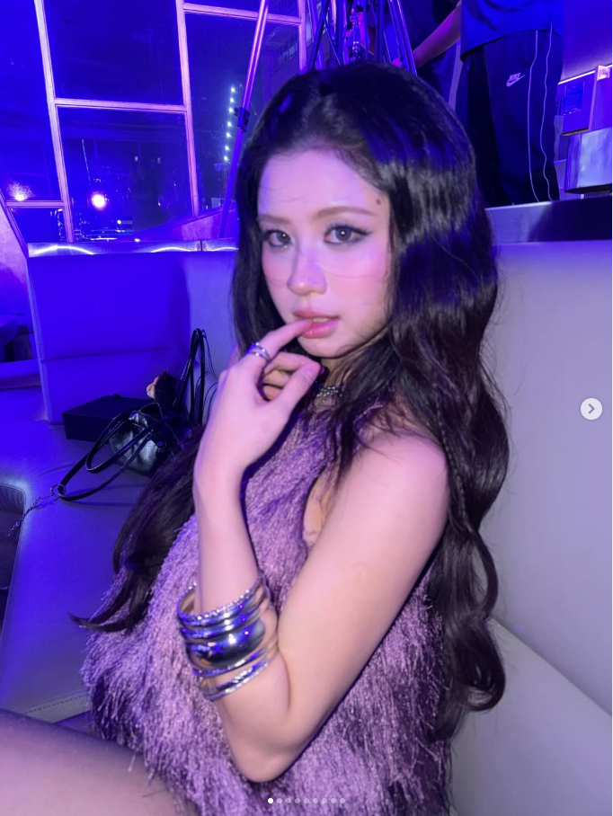 Bước vào vai trò “mẹ bỉm sữa”, Hàn Hằng thường xuyên chia sẻ những khoảnh khắc gia đình ấm áp, tích cực lan tỏa năng lượng sống cân bằng giữa công việc và chăm sóc con nhỏ.