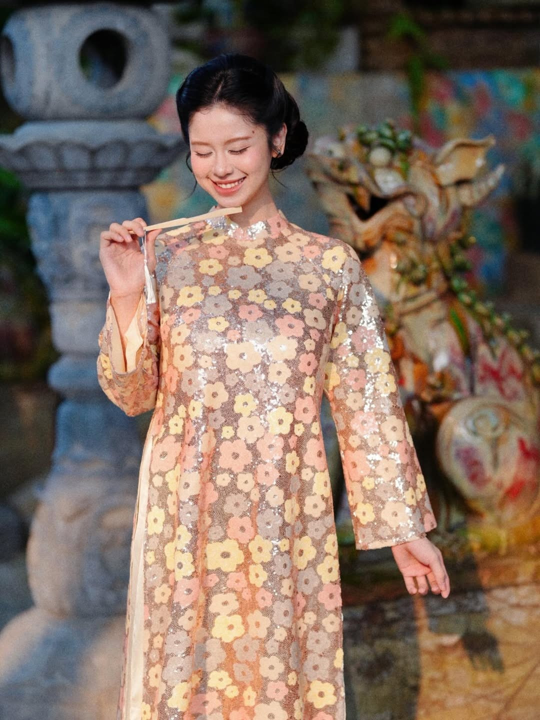 Nhiều người nhận xét, sau khi sinh con, Hàn Hằng ngày càng “mặn mà”, thần thái chín muồi và tự tin hơn.