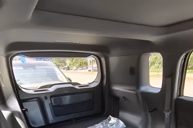 Trước đó, nội thất của Fang Cheng Bao Tai 7 đã bị bắt gặp tại Trung Quốc. Xe được trang bị 2 hàng ghế với 5 chỗ ngồi. Mặt táp-lô của xe đi kèm một màn hình cỡ lớn đặt nổi. Cần số được đặt phía sau vô-lăng bốn chấu với đáy vát phẳng.