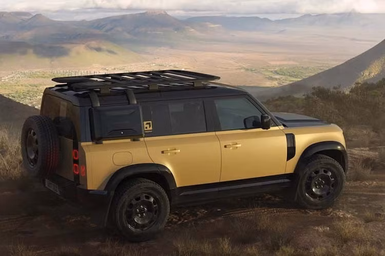 Để gợi nhớ về giải Camel Trophy lừng danh, từ năm 2021 tới nay Land Rover đã liên tục tạo ra những chiếc Defender Rally đặc biệt. Tuy nhiên khác với những chiếc Defender Trophy Edition trước đây vốn chỉ dành cho một số thị trường và giới hạn số lượng vài trăm chiếc, Defender 110 Trophy Edition đời 2025 sẽ lần đầu được bán rộng rãi trên toàn cầu.