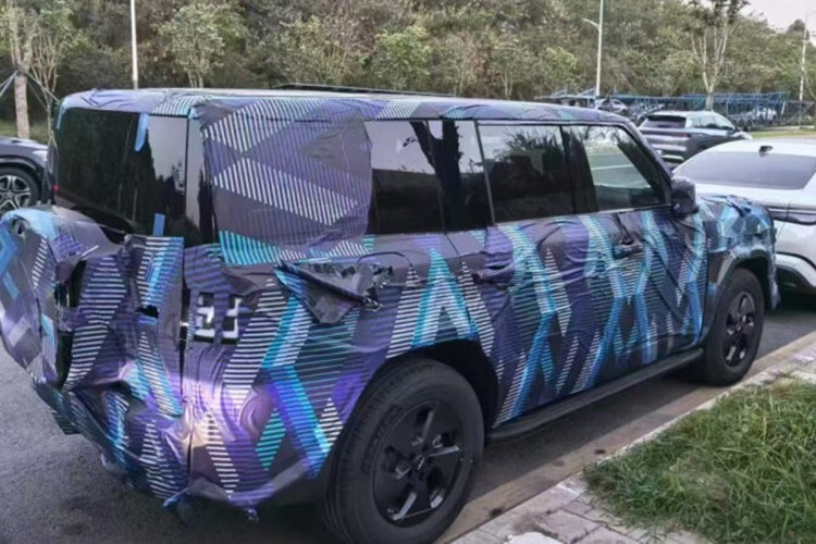 Điều này đưa chúng ta đến với mẫu xe mới nhất của Fang Cheng Bao mang tên Tai 7. Hình ảnh của mẫu xe này vừa được tiết lộ bởi Bộ Công nghiệp và Công nghệ Thông tin Trung Quốc.