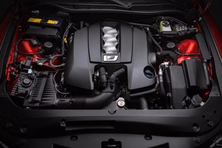 Cung cấp sức mạnh cho Lexus IS 500 Climax Edition vẫn là khối động cơ V8 hút khí tự nhiên 5.0L mã 2UR-GSE, sản sinh công suất 481 mã lực và mô-men xoắn cực đại 535 Nm.