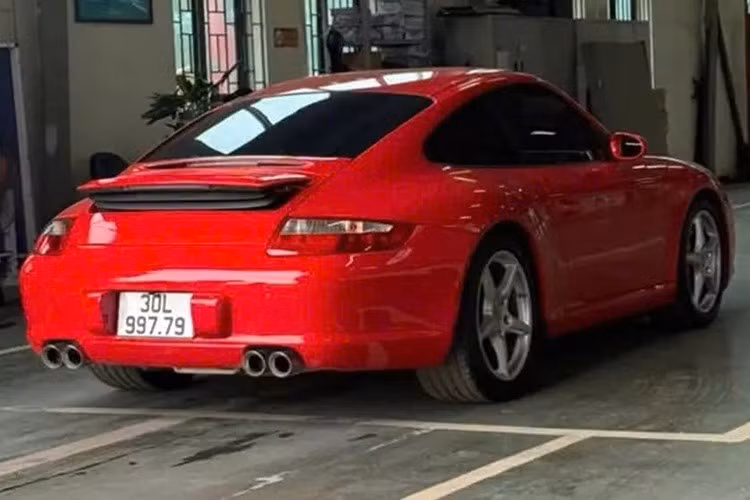 Đây không phải đơn giản là biển số trúng đấu giá 305 triệu đồng, mà nó còn có rất nhiều ý nghĩa về câu chuyện đằng sau chiếc xe Porsche 911 đời 997 này.