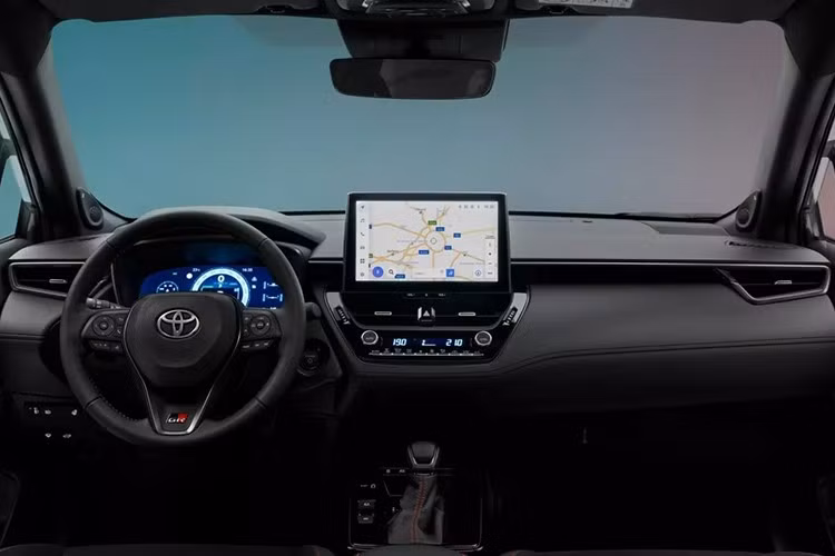 "Chúng tôi không có Corolla Cross hoàn hảo cho châu Âu, theo nghĩa là một mẫu xe toàn cầu", ông nói. "Nếu chúng tôi mang đến nhiều sự phấn khích hơn cho châu Âu, doanh số sẽ tăng lên", ông Andrea Carlucci cho hay.