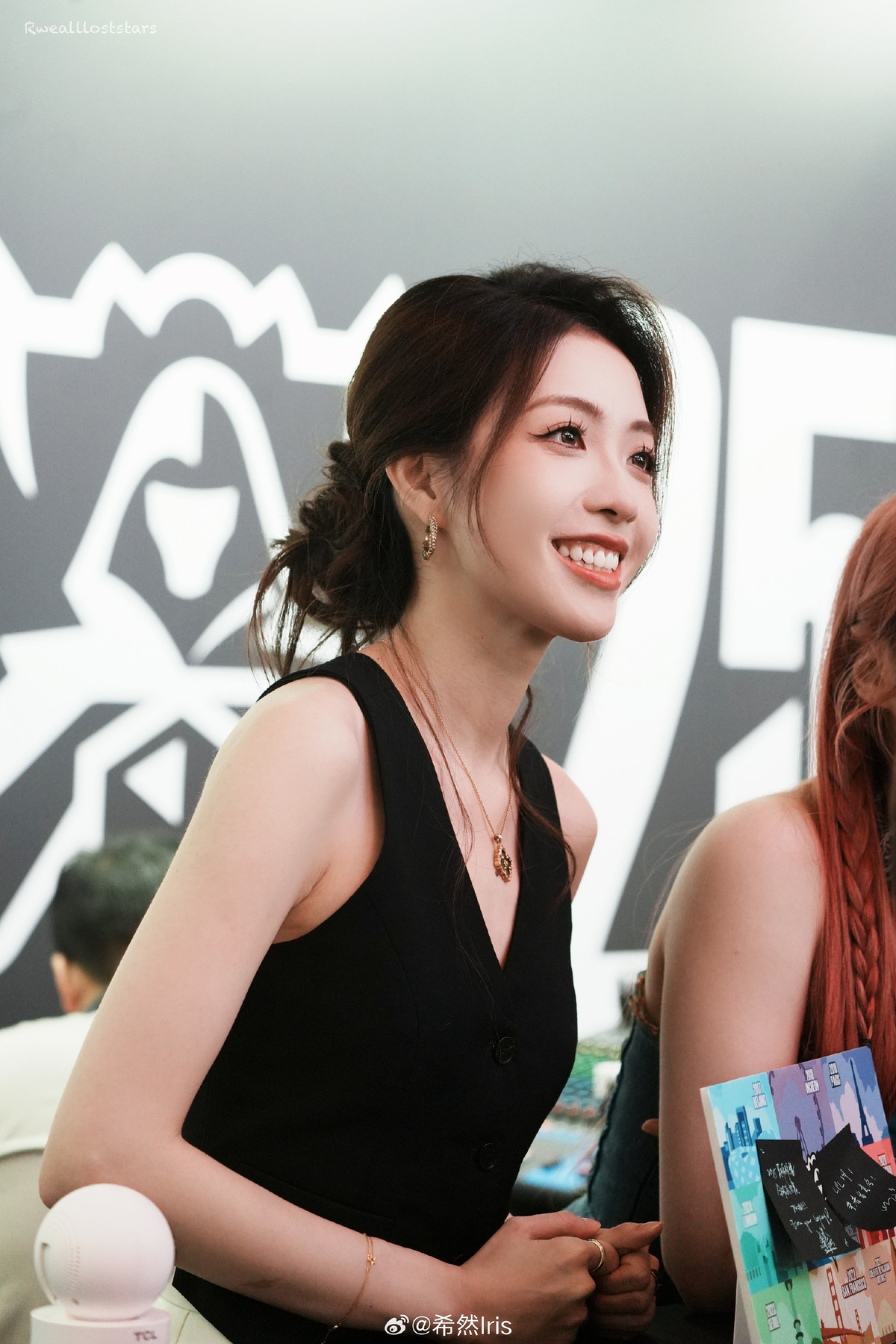 Với trình độ chuyên môn cao, thông thạo tới 3 ngoại ngữ khác nhau, Iris còn cho thấy bản thân luôn là một cá nhân nghiêm túc, đam mê và tràn đầy nhiệt huyết với lửa nghề.