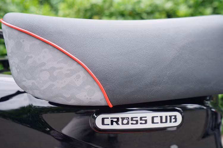 Khác với "người anh em" Honda CT125 được bán ra tại Đông Nam Á, CC 110 tại Nhật Bản cũng là một chiếc xe số địa hình nhưng nhỏ gọn hơn. Xe sở hữu kích thước tổng thể là 1931x799x1108mm với chiều dài cơ sở là 1228mm.