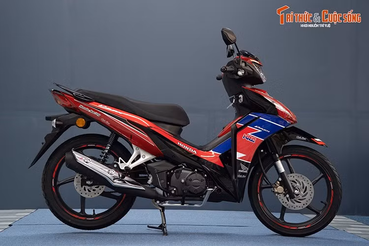 Honda Dash HRC 2025 tại Việt Nam không được phân phối chính hãng mà thông qua Rebel Motor - một cửa hàng chuyên kinh doanh xe máy nhập khẩu tại TP.HCM. Mức giá xe chưa được công bố nhưng dự đoán sẽ đắt hơn bản thường đang chào bán từ hơn 70 triệu đồng.