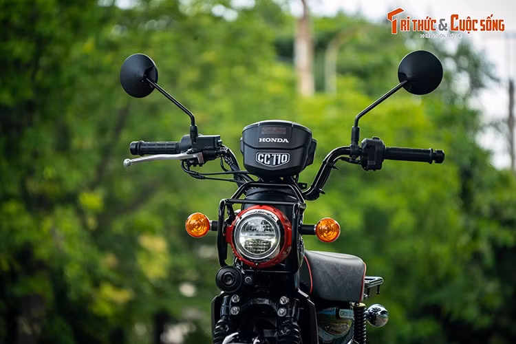 Đây không phải là lần đầu tiên hãng đưa ra bản Kumamon cho CC 110, tuy nhiên phiên bản CC 110 Kumamon 2025 này được đánh giá là "giống" Kumamon hơn cả bởi sử dụng tông màu đen và các chi tiết màu đỏ.