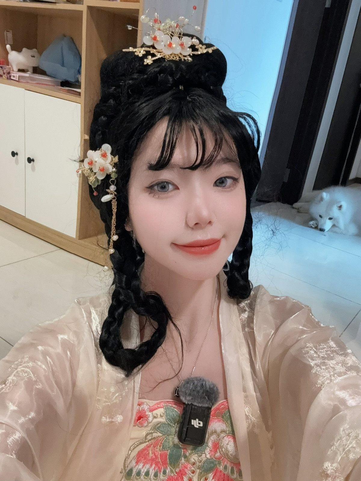 Không còn là những khoảnh khắc toát lên phong cách táo bạo, phá cách, Remind của hiện tại thường xuyên xuất hiện với những lựa chọn trang phục và kiểu tóc tôn lên vẻ đẹp tự nhiên, thanh thoát.