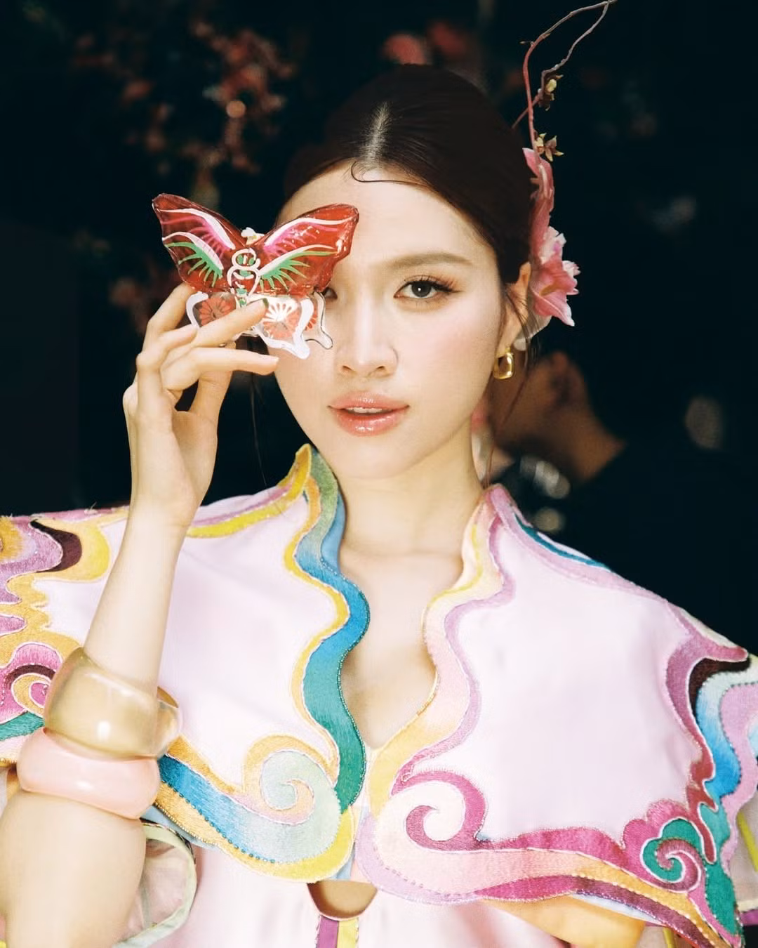 Loạt ảnh đón Trung thu của Thanh Thanh Huyền không chỉ khoe trọn nhan sắc ngọt ngào, duyên dáng mà còn mang đậm không khí lễ hội truyền thống.