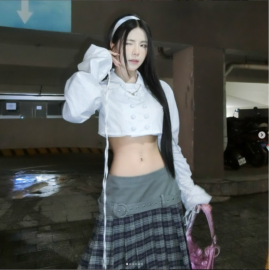 Mai Dora sở hữu gương mặt xinh xắn, đáng yêu nhưng lại có vóc dáng quyến rũ mê người với 3 vòng bốc lửa.