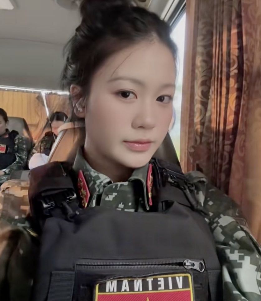 Năm 2024, Thu Hương cũng từng tham gia lễ diễu binh, diễu hành kỷ niệm 70 năm Chiến thắng Điện Biên Phủ. Ảnh: FBNV