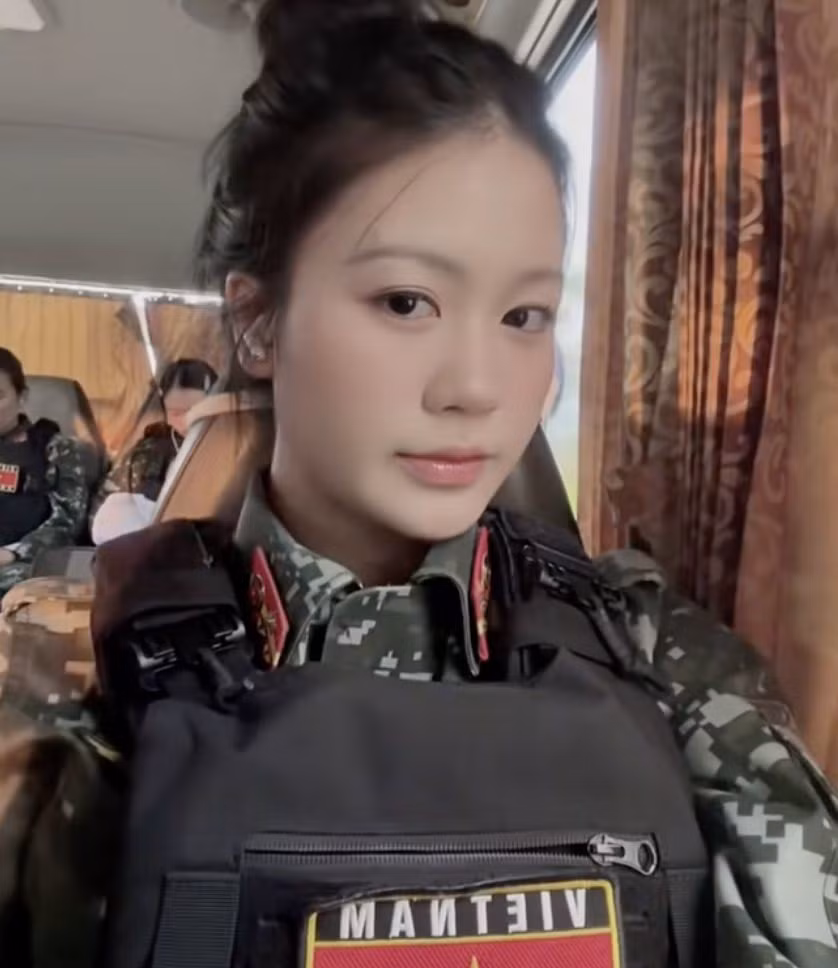 Năm 2024, Thu Hương cũng từng tham gia lễ diễu binh, diễu hành kỷ niệm 70 năm Chiến thắng Điện Biên Phủ. Ảnh: FBNV