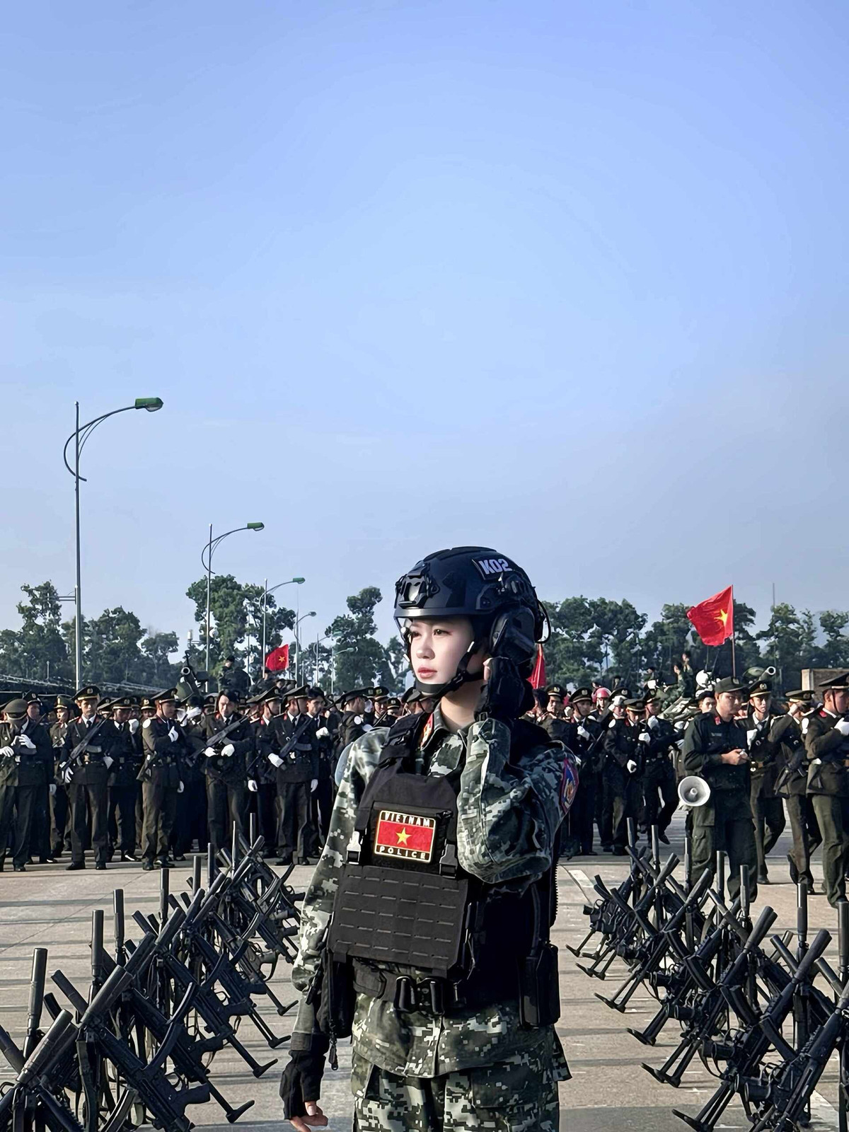 Chia sẻ trên báo Dân Trí, Thu Hương cho biết đây là lần thứ 2 cô tham gia hiến tóc. Năm lớp 11, Hương cùng nhiều bạn bè tại lớp chuyên Sử, Trường THPT Chuyên Vĩnh Phúc đã tham gia hiến tóc, hưởng ứng lời kêu gọi của cô giáo chủ nhiệm, giáo viên môn Lịch sử của trường - cô Minh Hải. Ảnh: FBNV