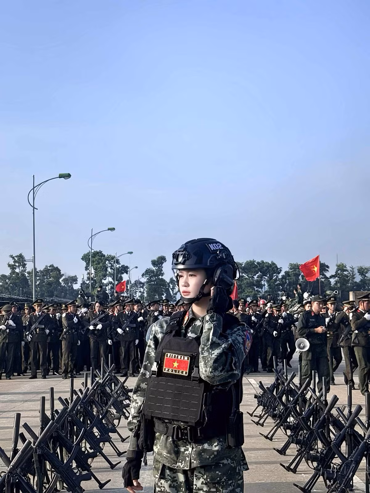 Chia sẻ trên báo Dân Trí, Thu Hương cho biết đây là lần thứ 2 cô tham gia hiến tóc. Năm lớp 11, Hương cùng nhiều bạn bè tại lớp chuyên Sử, Trường THPT Chuyên Vĩnh Phúc đã tham gia hiến tóc, hưởng ứng lời kêu gọi của cô giáo chủ nhiệm, giáo viên môn Lịch sử của trường - cô Minh Hải. Ảnh: FBNV