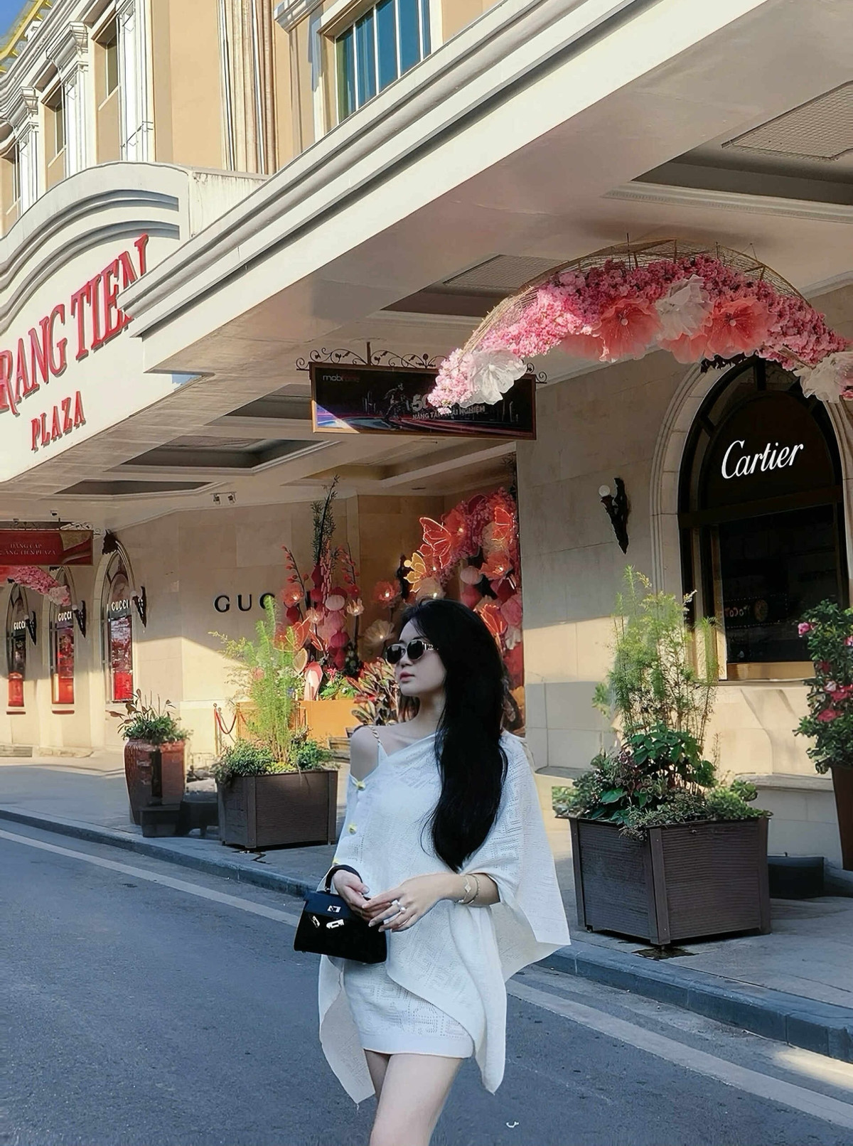 Nữ học viên Trường Cao đẳng Cảnh sát Nhân dân 1 thấy rằng, hiến tóc cho bệnh nhân ung thư là hành động mang ý nghĩa nhân văn sâu sắc, thể hiện sự đồng cảm, gắn kết cộng đồng. Do đó khi chia tay mái tóc dài, cô gái rất vui và hạnh phúc. Ảnh: FBNV