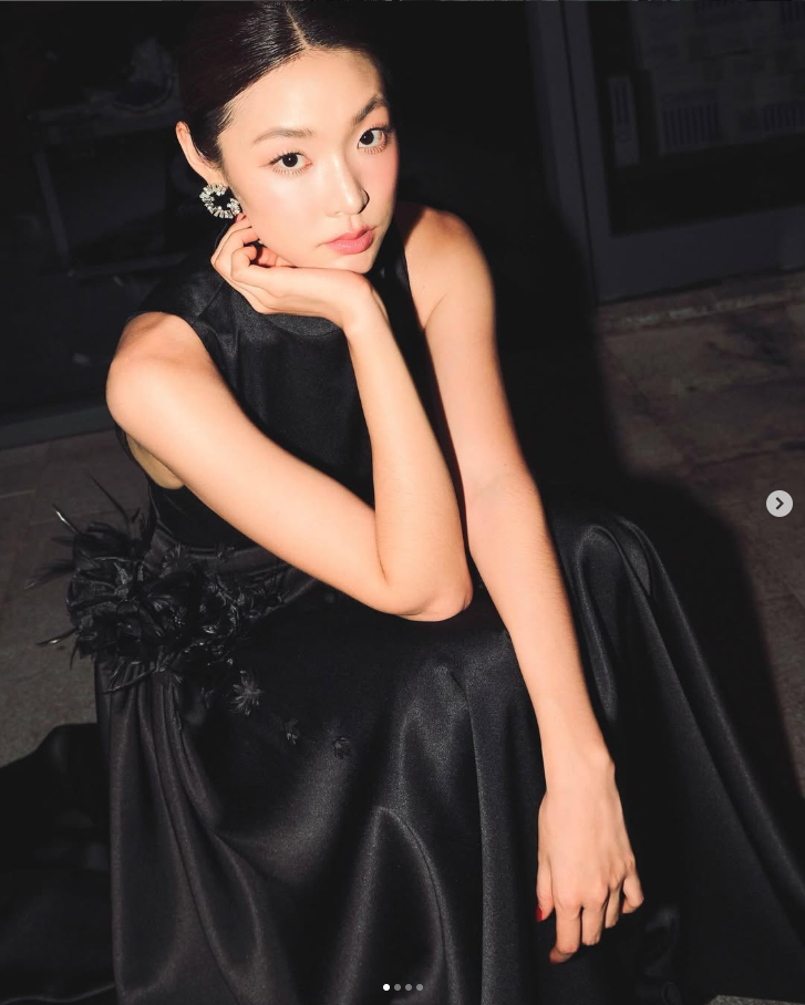 Hoa hậu Trái đất 2022 cũng thu hút nhờ gu thời trang nổi bật.