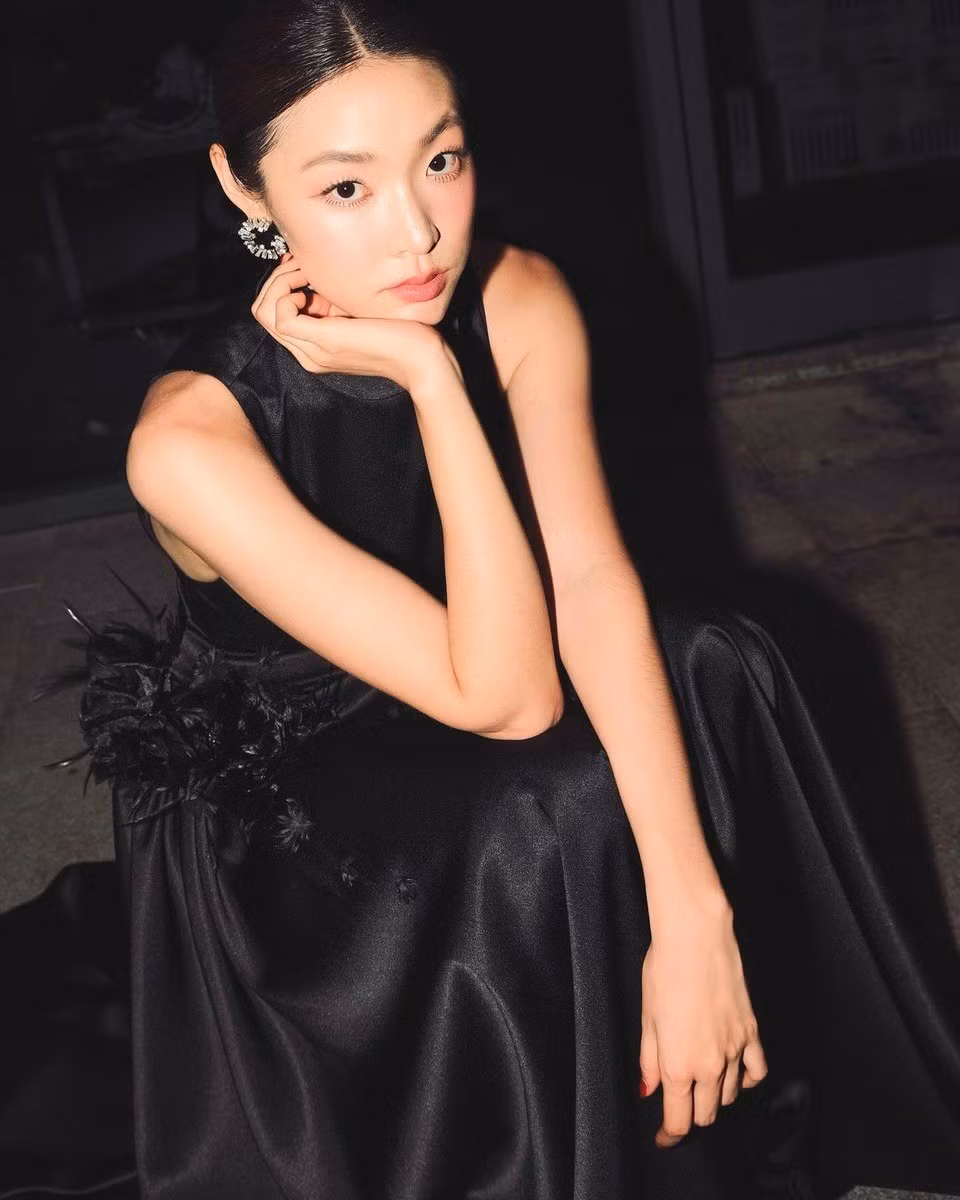 Mina Sue nhanh chóng gây ra cuộc tranh luận gay gắt trên mạng, khiến người hâm mộ chương trình chia phe: một bên gọi cô là người tính toán, bên kia lại tán dương sự thẳng thắn của cô.