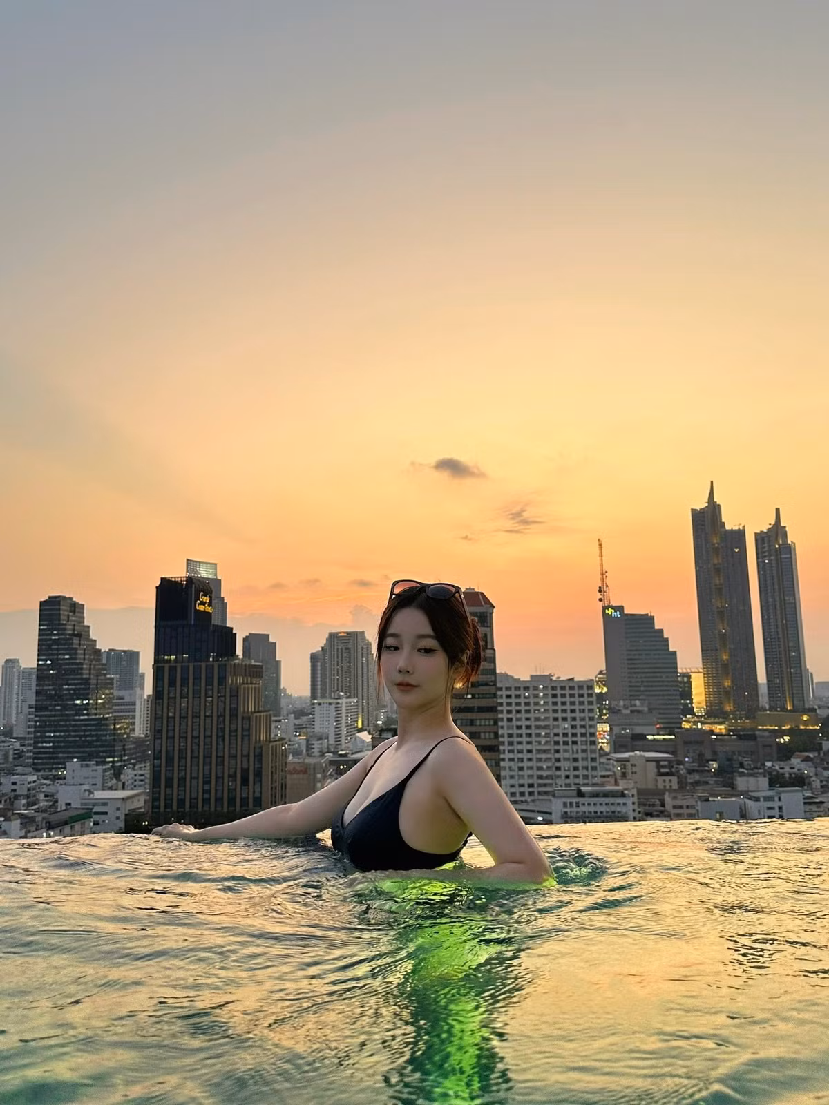 Cô sở hữu nhan sắc xinh đẹp và vóc dáng chuẩn chỉnh