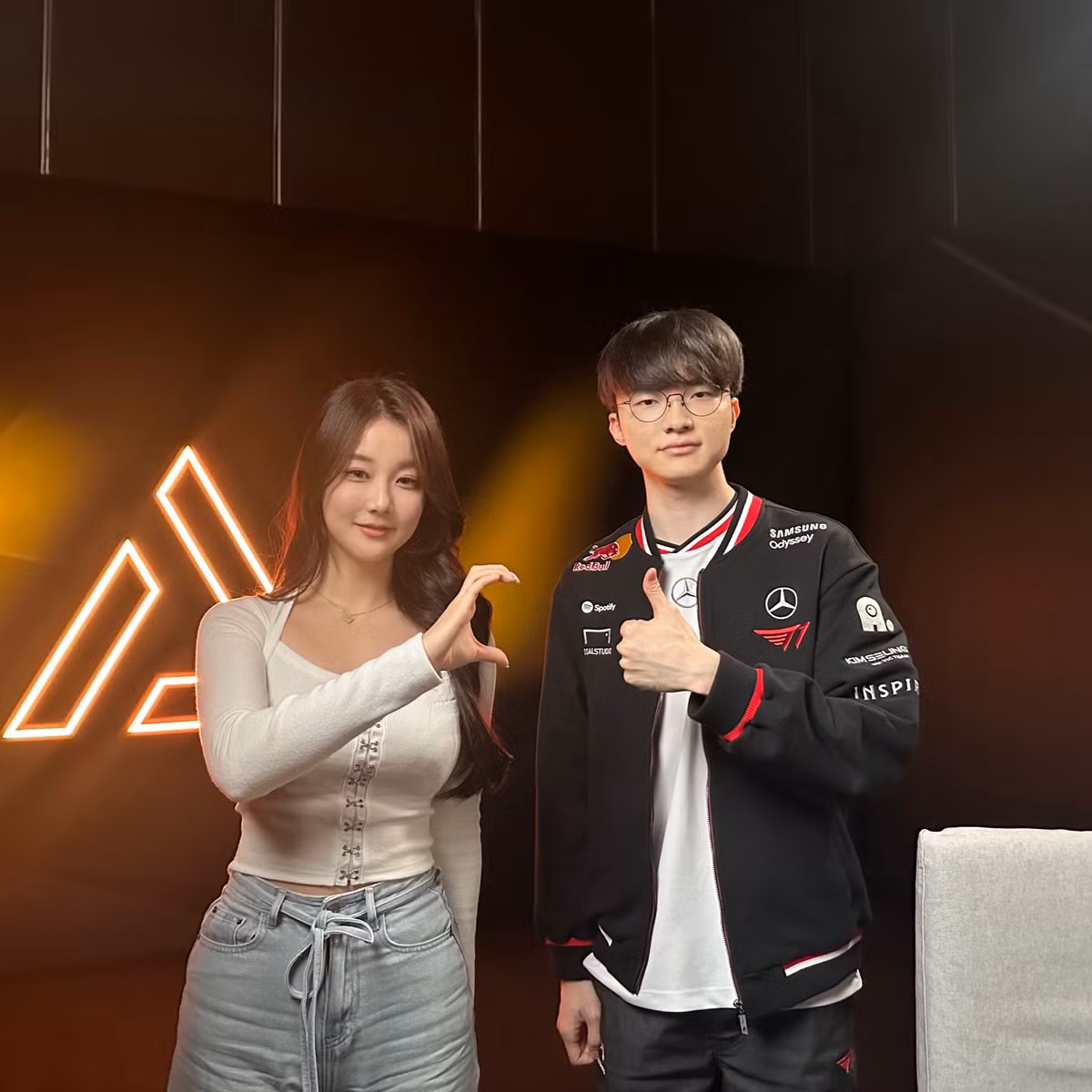 Tại giải đấu EWC 2025 trên đất Ả Rập, Kitty là MC chính và đã hoàn thành nhiệm vụ xuất sắc. Đặc biệt, vóc dáng và nhan sắc của nữ MC cũng trở thành tâm điểm chú ý và nhận được nhiều lời khen ngợi từ cộng đồng LMHT.